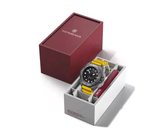 Victorinox 241802.1 - Orologio Uomo Al Quarzo Con Cinturino In Acciaio Inossidabile E Vetro Zaffiro - Fabbricato In Svizzera