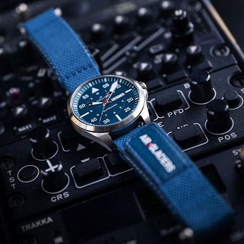 Khaki Aviation – Orologi da pilota con precisione svizzera e un'autentica eredità aeronautica. Khaki Aviation – Orologi da pilota con precisione svizzera e un'autentica eredità aeronautica.